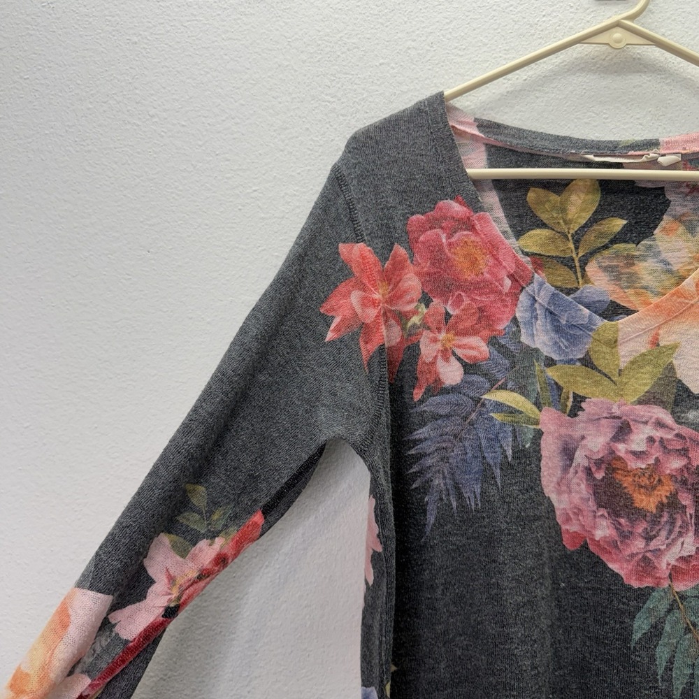 Soft Surroundings Floral Print Tunic Top Soft Knit V Neck Long Sleeve SZ L Gray - Picture 3 of 9